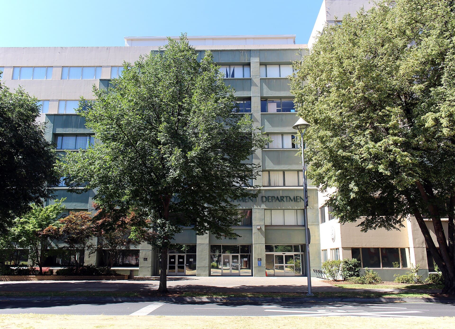 722 Capitol Mall in Sacramento, then headquarters of the California Employment Development Department, July 5, 2021 (file photo)