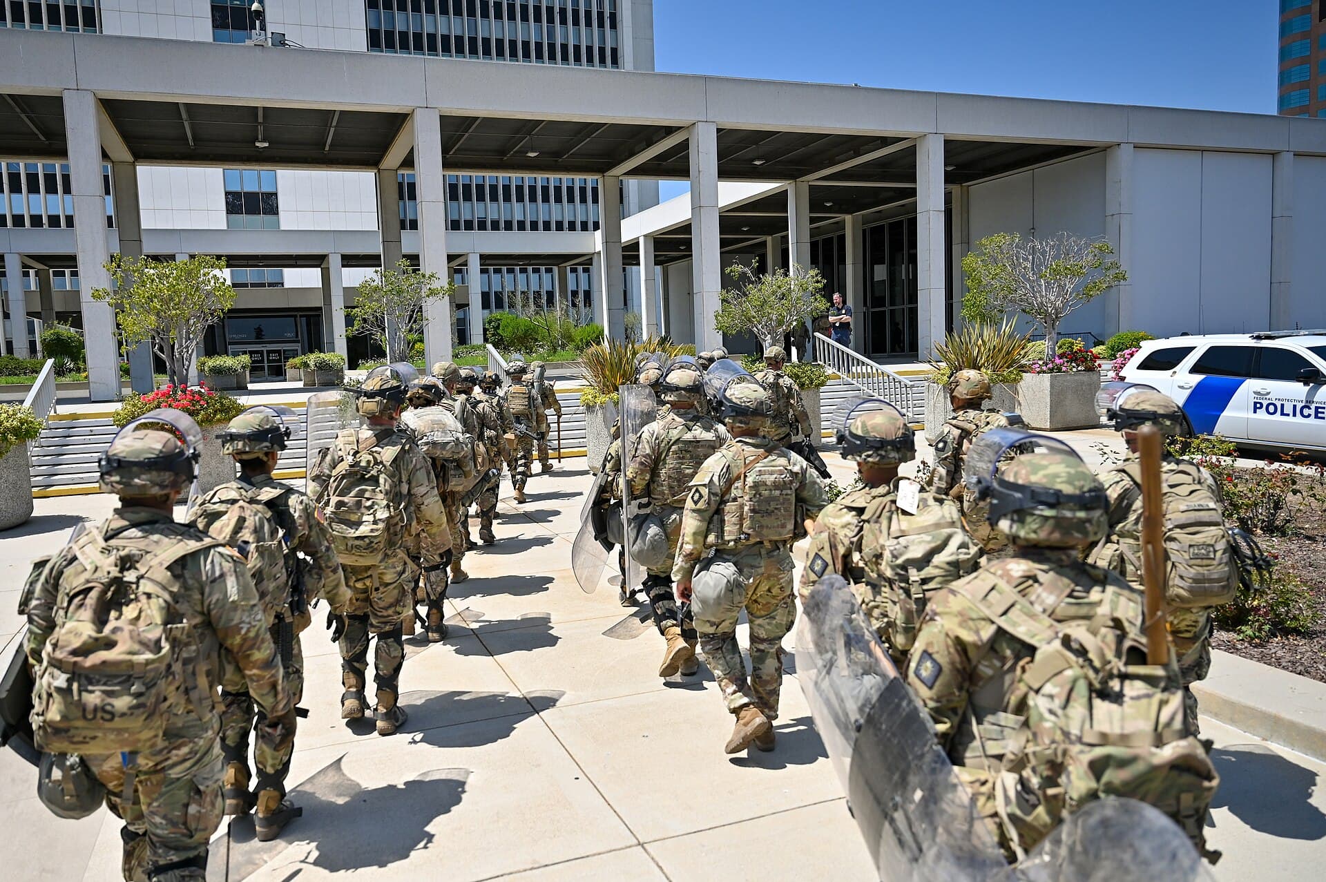 California Army National Guard soldiers from the 1st Battalion, 184th Infantry Regiment arrive at the Wilshire Federal Building in Los Angeles on June 22, 2025, during the federalized deployment (file photo)