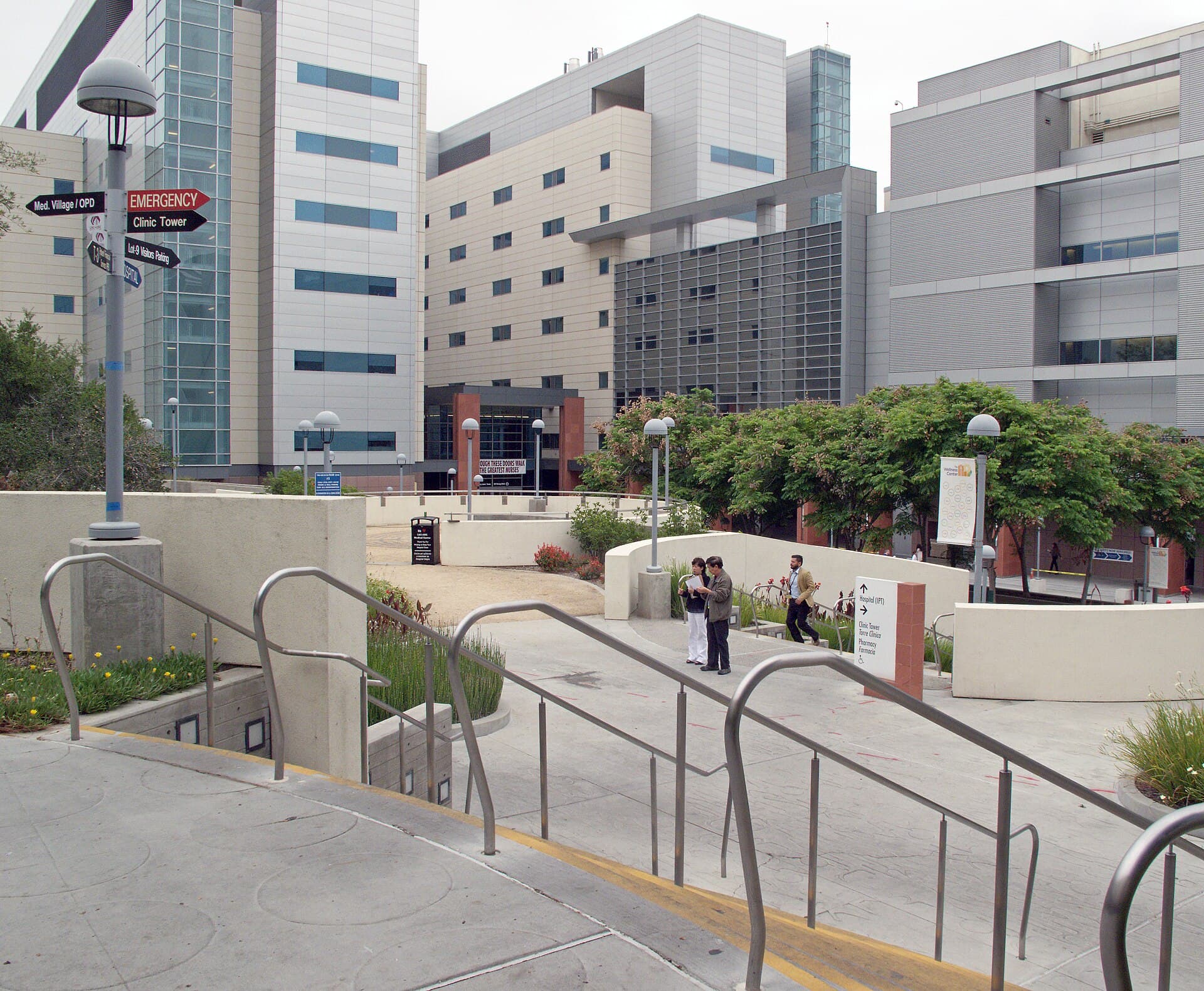 The plaza at the Los Angeles General Medical Center (LAC+USC) campus, a county hospital that serves many Medi-Cal patients, May 2022 (file photo)