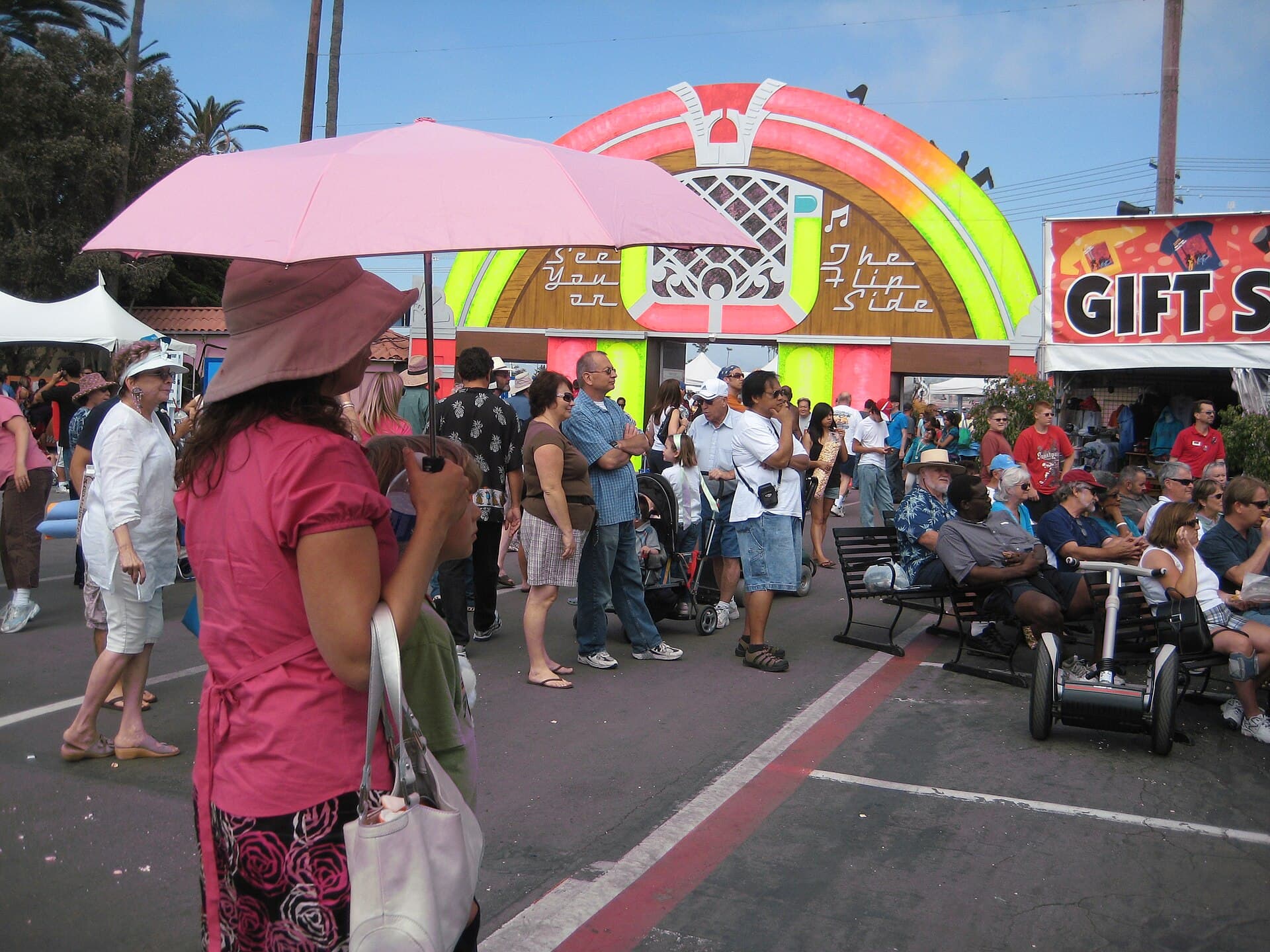 Crowds at the San Diego County Fair at the Del Mar Fairgrounds, run by the 22nd District Agricultural Association, in June 2009 (file photo)
