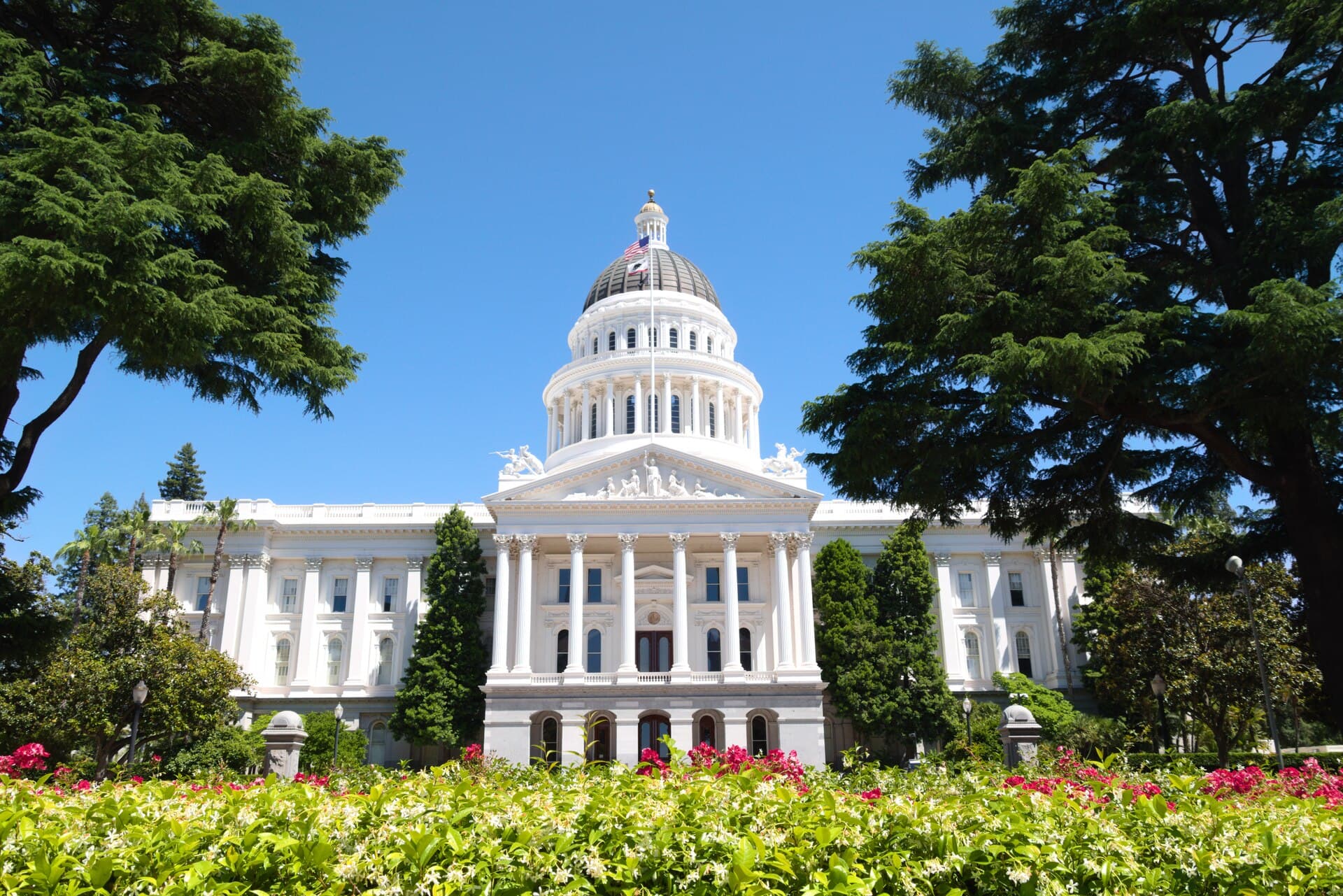 California State Capitol in Sacramento beneath a clear blue sky