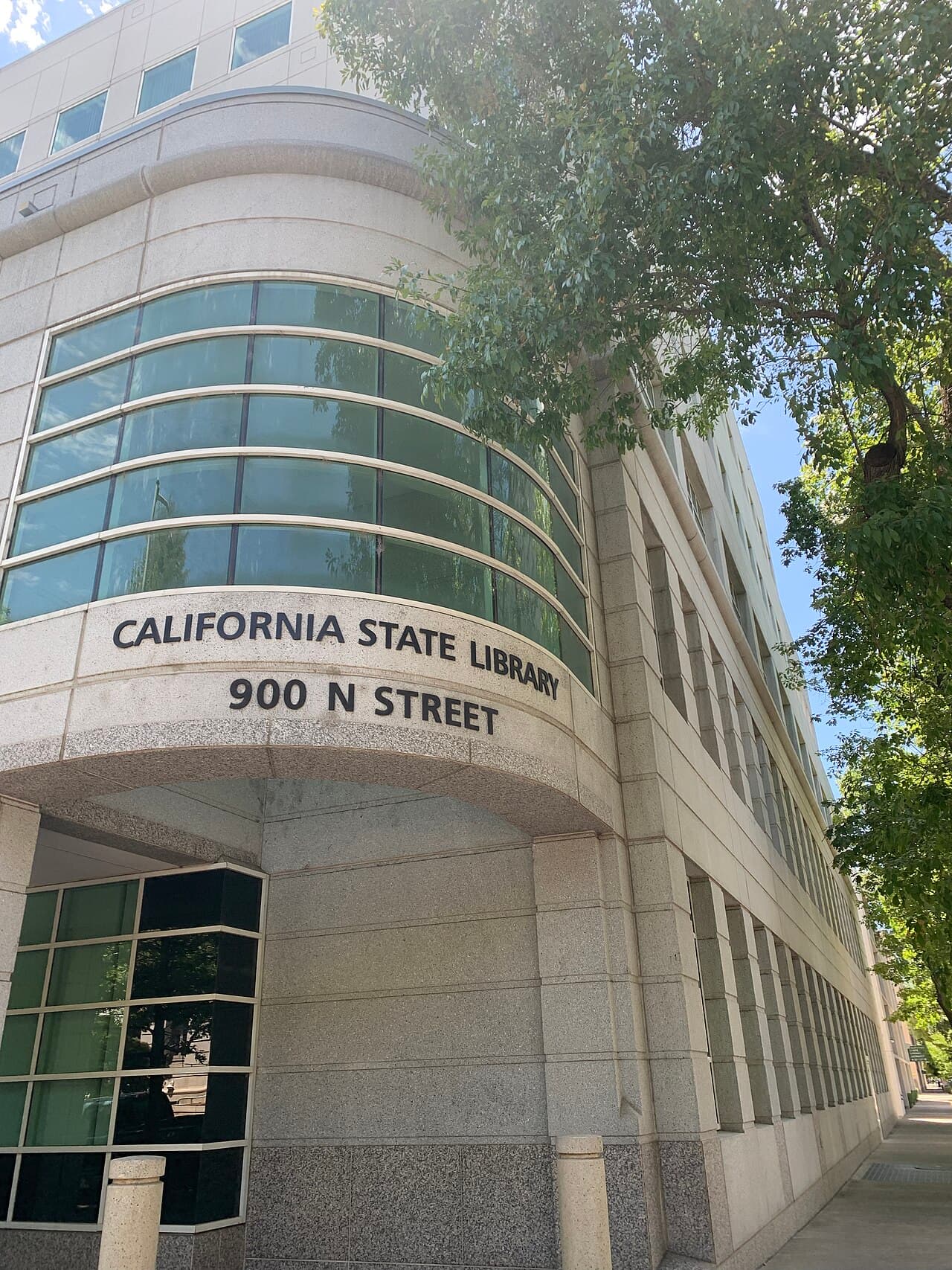 The California State Library building at 900 N Street in Sacramento