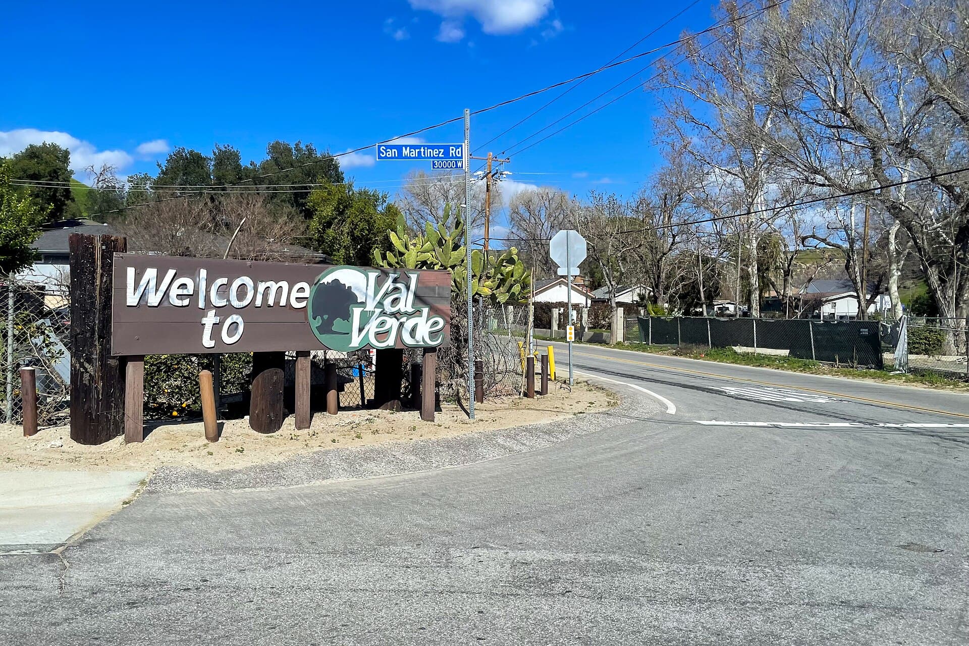 The welcome sign for Val Verde, the community about 1,000 feet from Chiquita Canyon Landfill in the Santa Clarita Valley, Feb. 13, 2023 (file photo)