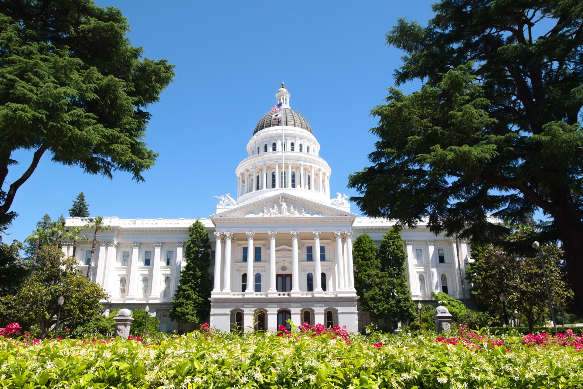 California State Capitol in Sacramento beneath a clear blue sky